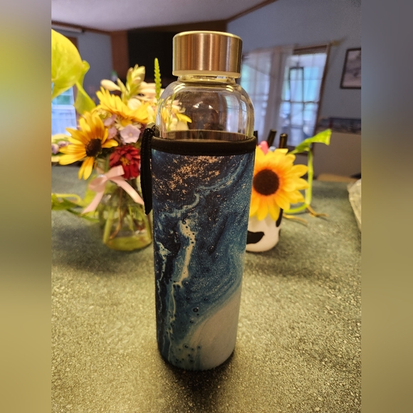 Kikkerland blue agate glass water bottle with sleeve - Picture 2 of 5